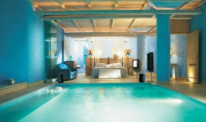 Swimming-pool-with-bed